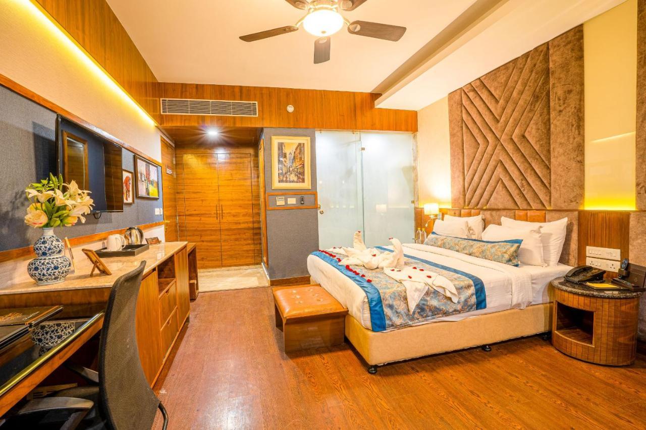เดอะ เรเดียนต์ รีสอร์ต Hotel โคราฆปุระ ภายนอก รูปภาพ