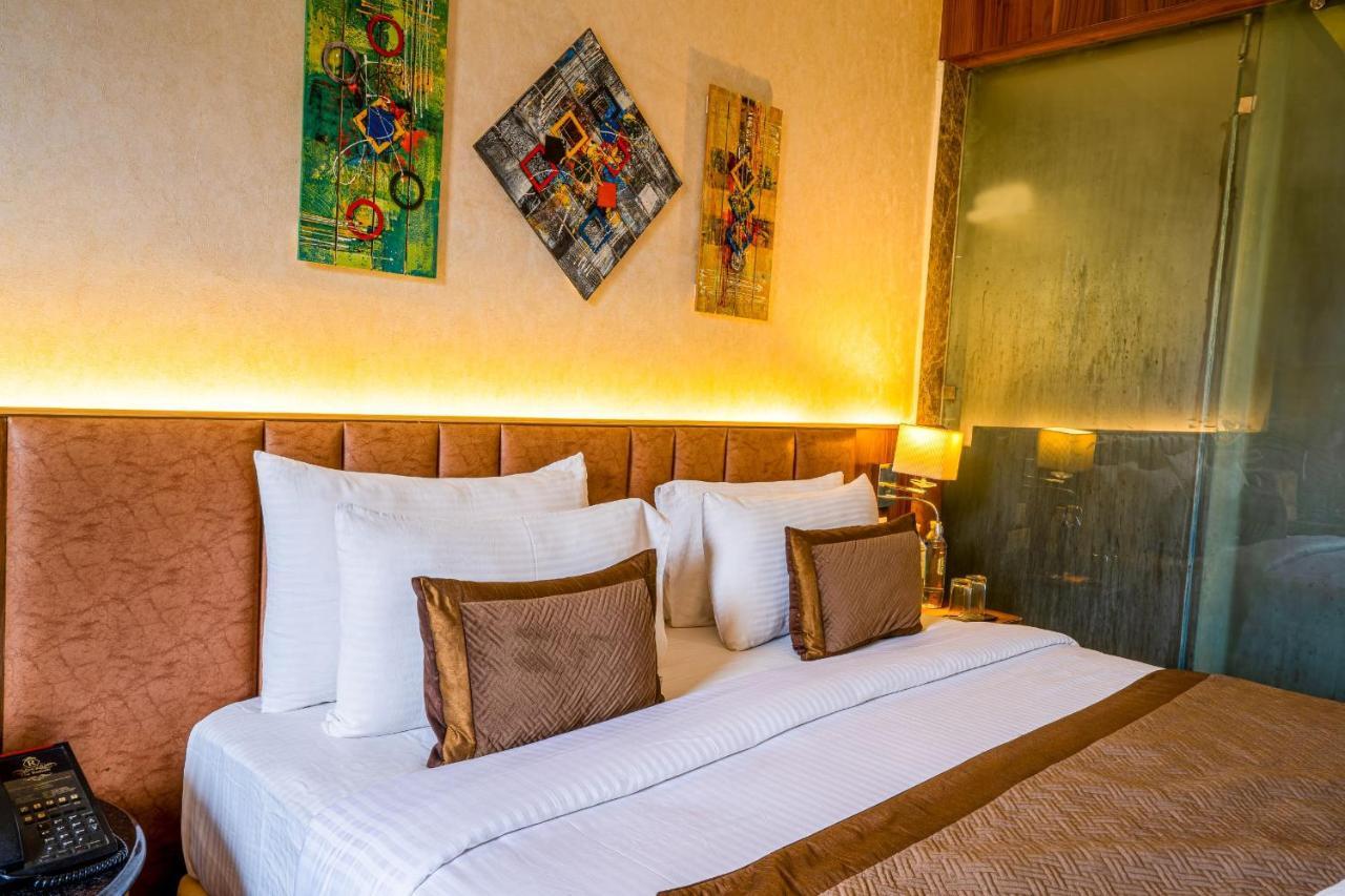 เดอะ เรเดียนต์ รีสอร์ต Hotel โคราฆปุระ ภายนอก รูปภาพ